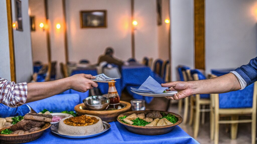 How Does Tipping Work in Lebanese Restaurants and Cafés
